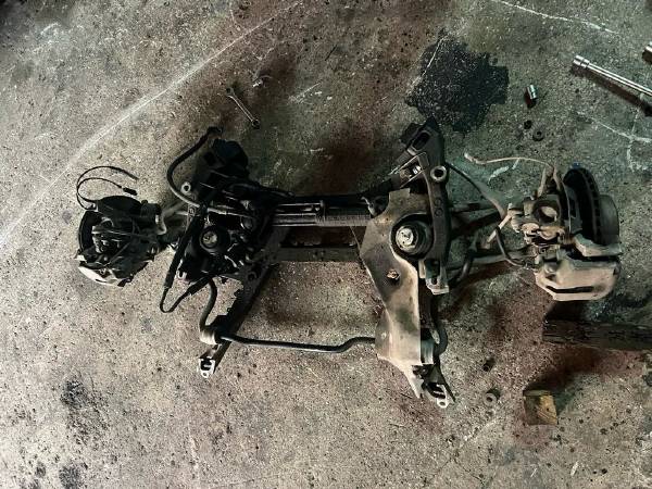 BMW E39 ÖN TRAVERS MOTOR TRAVERSİ ÇIKMA ORJİNAL - ERCAN TİCARET çıkma orjinal yedek parça