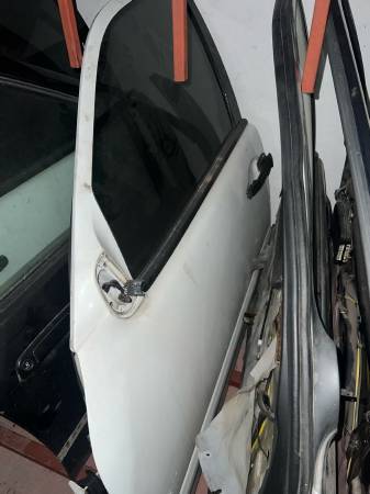 MERCEDES W210 SOL ÖN KAPI DOLU ÇIKMA ORJİNAL HATASIZ - ERCAN TİCARET çıkma orjinal yedek parça